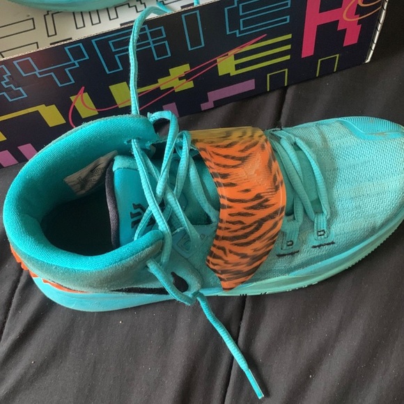 Kyrie 6 Oracle Aqua - Picture 5 of 6